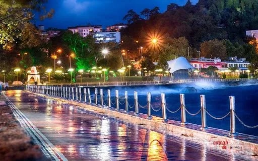 Karadeniz Ereğli'de gece aydınlatılmış sahil yürüyüş yolu